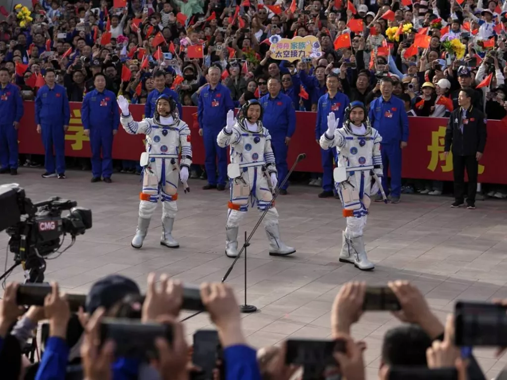 Penerbangan Luar Angkasa Berawak Meluncur, Misi 2030 China Kirim Astronot ke Bulan - GenPI.co SULTRA