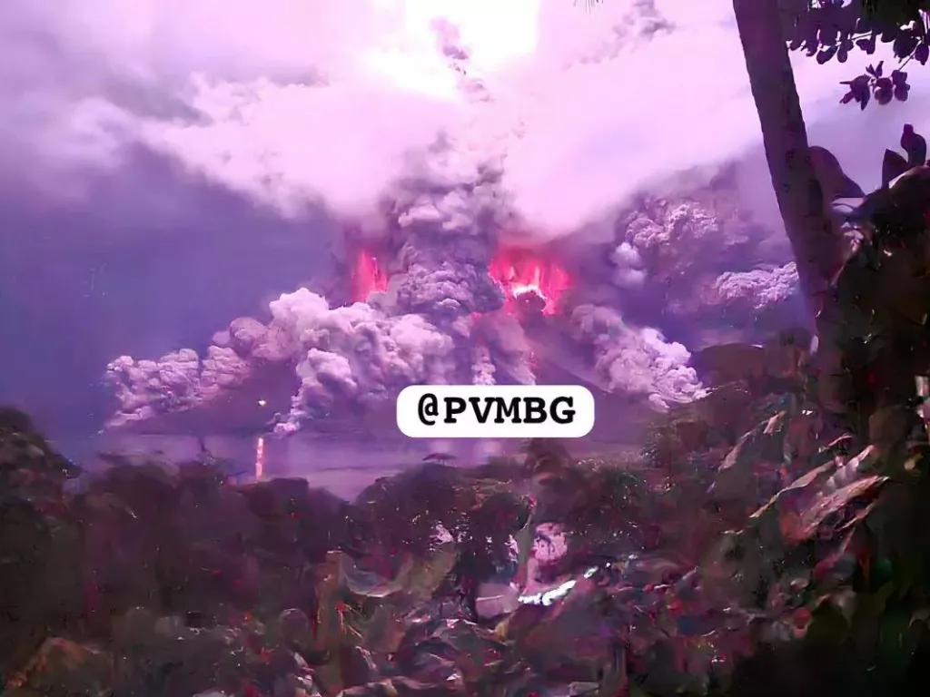 Aktivitas Vulkanik Naik, Status Gunung Ruang Jadi Awas - GenPI.co NTB
