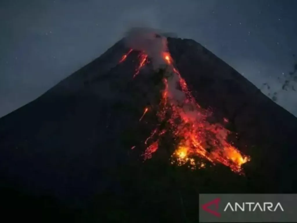 Gunung Merapi Luncurkan Guguran Lava 15 Kali Sejauh 1,8 Km - GenPI.co SULTRA