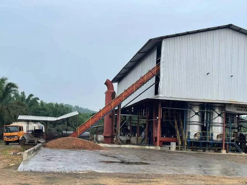 KPK Sita Pabrik Pengolahan Sawit dan Rumah Bupati Labuhan Batu Erik Adtrada - GenPI.co RIAU