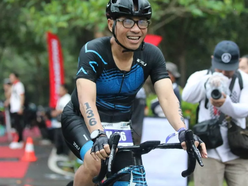 Dukung Sport Tourism, Dirut PosIND Ikut Ramaikan Event Sungailiat Triathlon 2024 - GenPI.co SULTRA