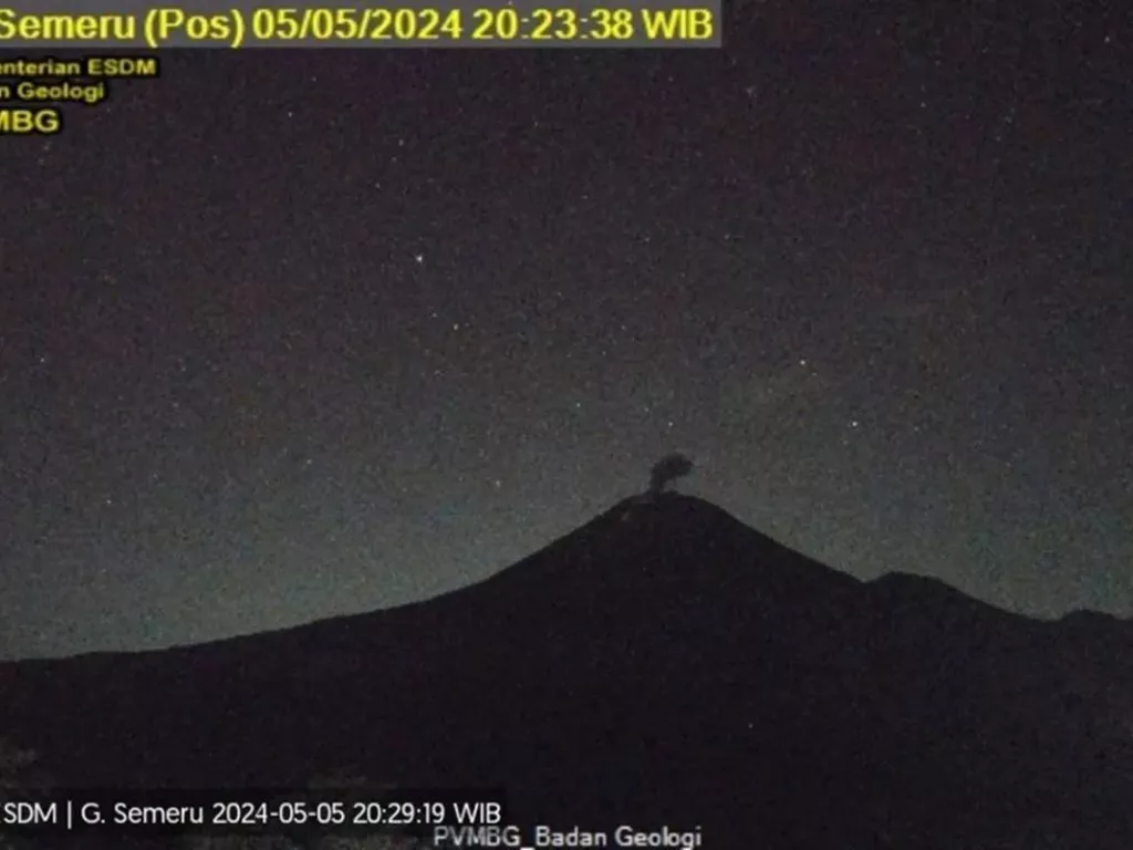 Gunung Semeru Erupsi, Keluarkan Abu Vulkanik Setinggi 1.000 Meter - GenPI.co SUMUT