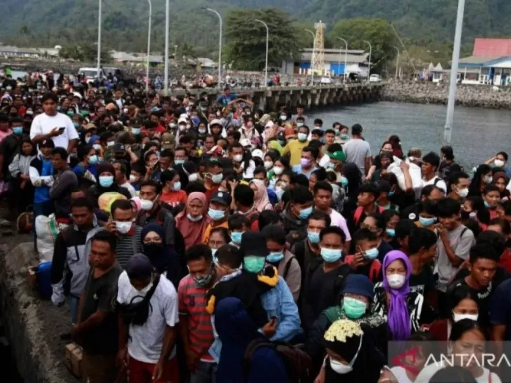 BNPB Larang Korban Erupsi Gunung Ruang Tinggalkan Pengungsian, Ini Alasannya - GenPI.co RIAU