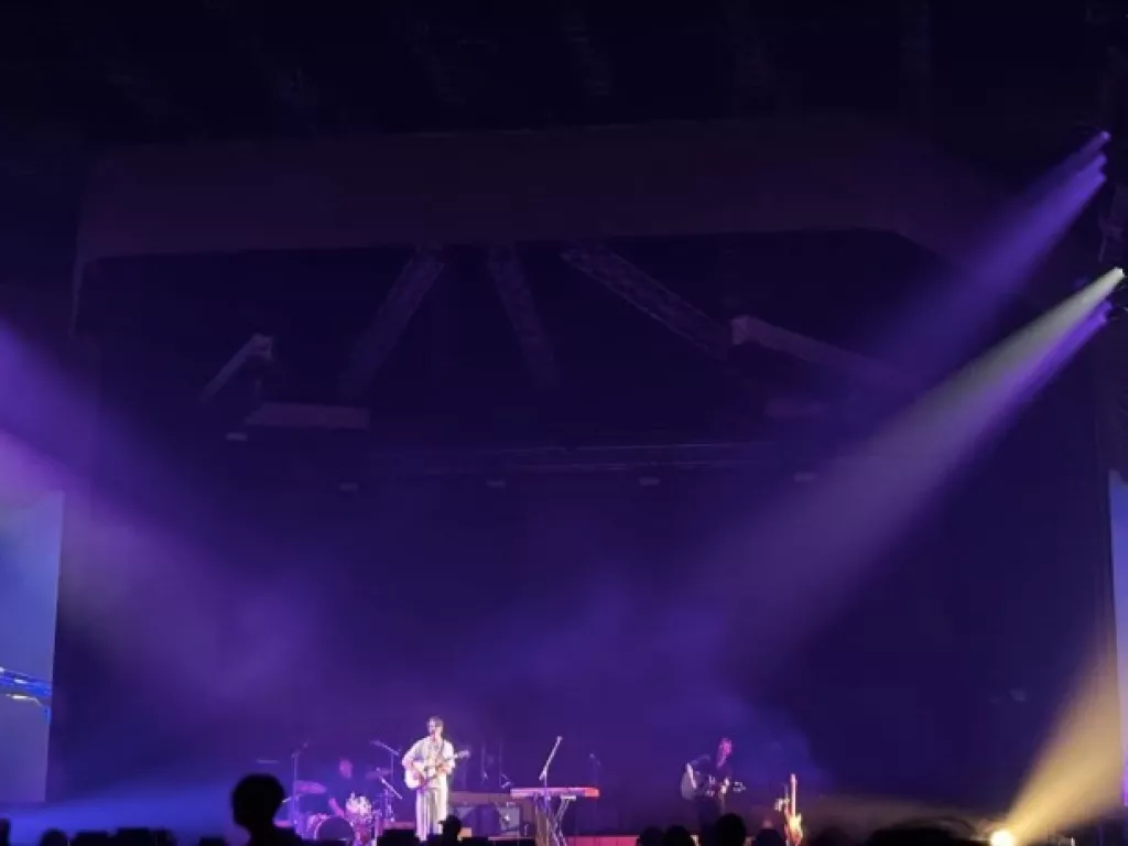 Konser di Jakarta, Elijah Woods Curhat soal Tunangannya - GenPI.co SULSEL
