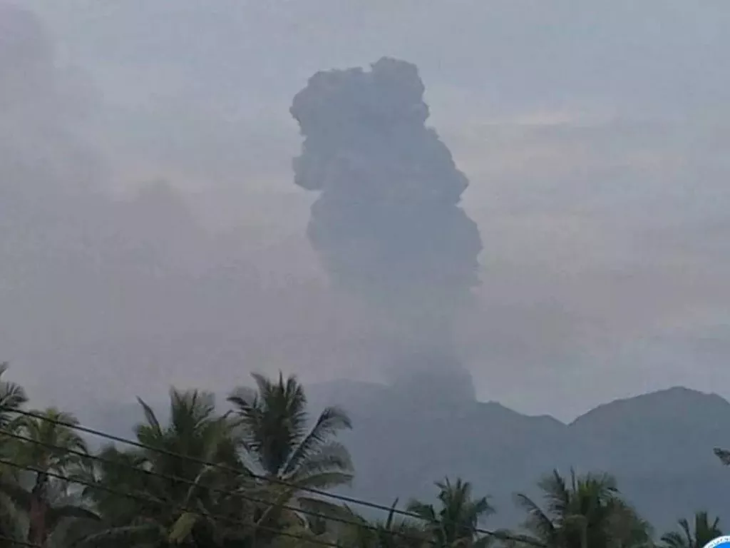 Waspada! Gunung Dukono di Maluku Utara Erupsi - GenPI.co SUMUT