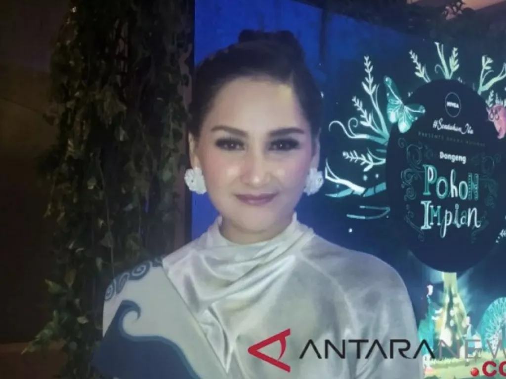 Mona Ratuliu Tidak Tahu Penyakit Penyebab Ayahnya Meninggal - GenPI.co NTB