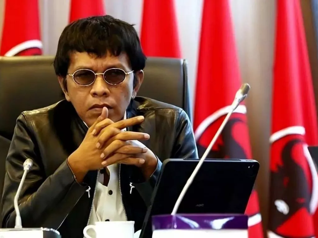 Dorong Potongan Aplikator Ojol 10 Persen, Adian Napitupulu: untuk Masa Depan Anak Driver - GenPI.co NTB