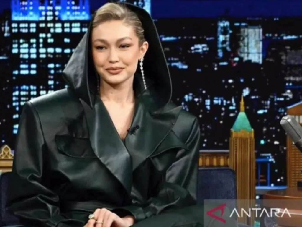 Gigi Hadid Pacaran dengan Bradley Cooper, Zayn Malik Gagal Balikan - GenPI.co NTB