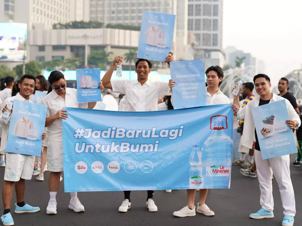 Gandeng Pijak Bumi dan Kivee, Le Minerale Ubah Botol Plastik Bekas Jadi Produk Fashion - GenPI.co SULTRA