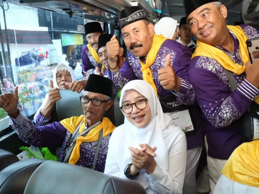 15 Tahun Jualan Koran di Masjid Agung Banyuwangi, Kakek 88 Tahun Akhirnya Naik Haji - GenPI.co RIAU
