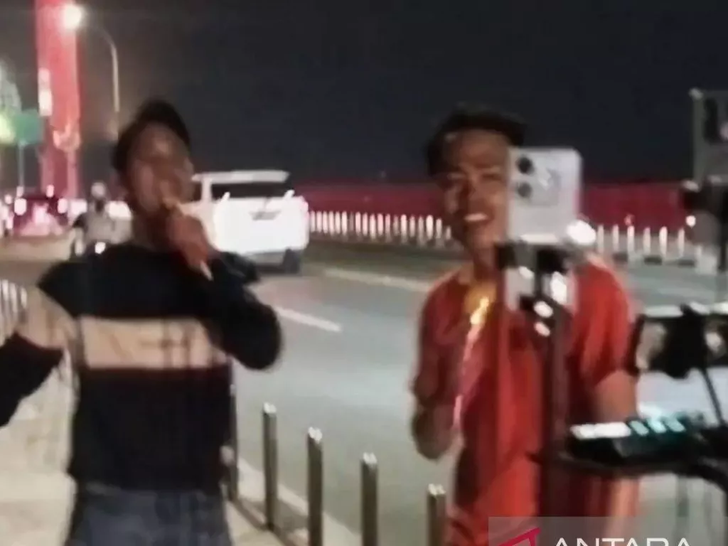 Ganggu Lalu Lintas, Konten Kreator Dilarang Live Streming di Jembatan Ampera - GenPI.co NTB