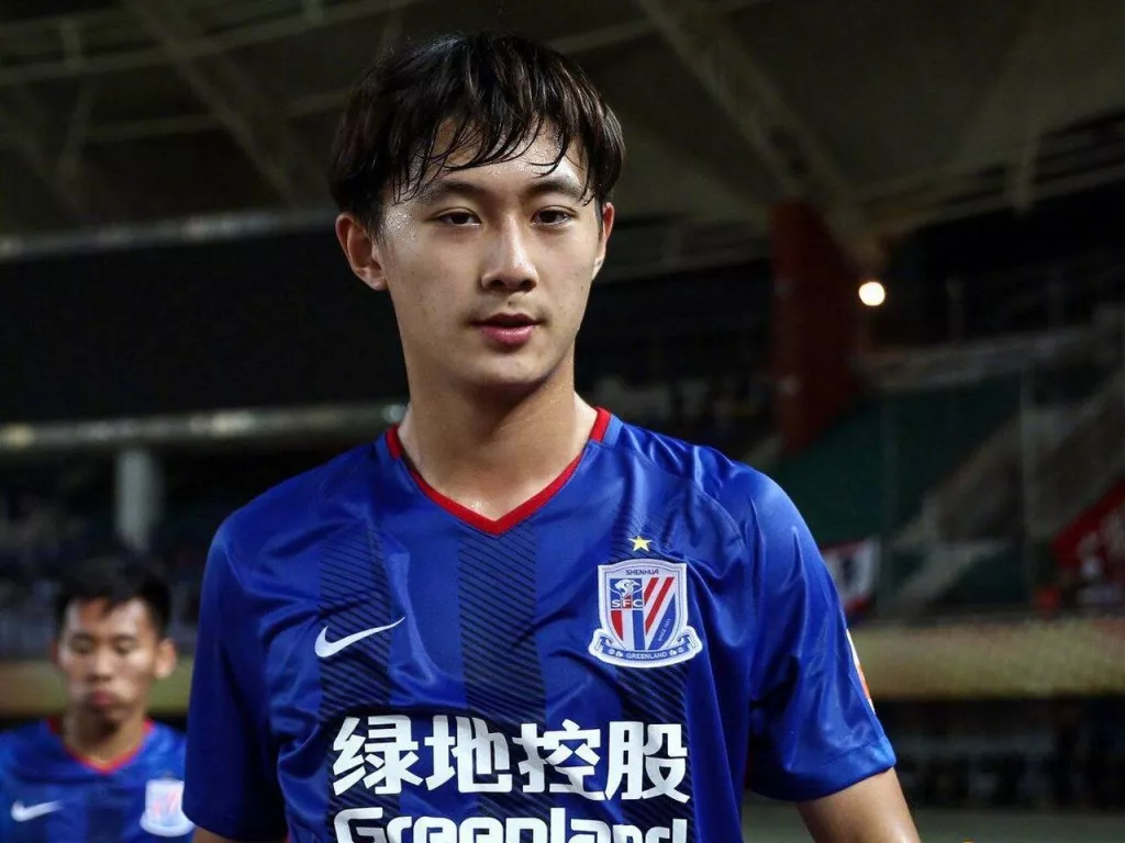 Bek Andalan China Sakit Ginjal, Timnas Indonesia Ketiban Untung - GenPI.co SUMSEL