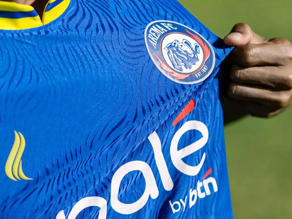 Arema FC Rilis Jersei Baru Dominan Warna Biru, Usung Era Emas 2006 - GenPI.co SUMSEL