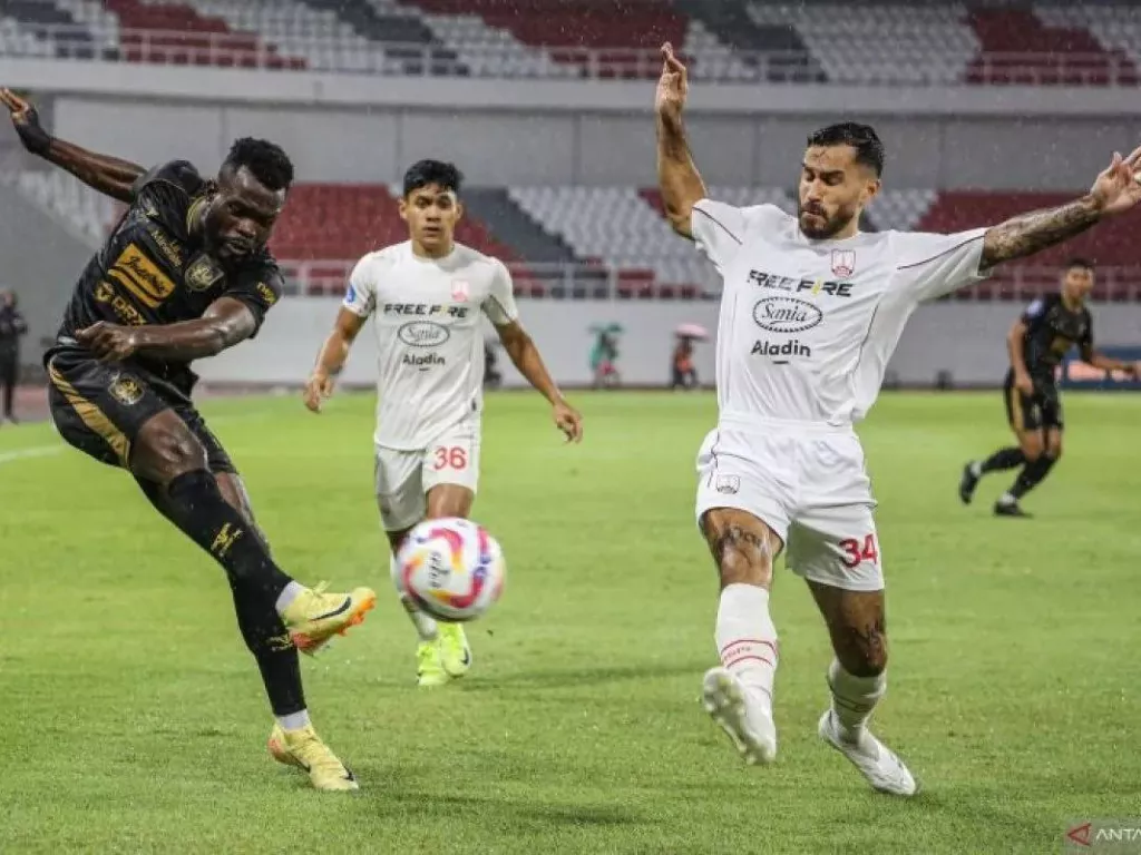 Bertahan di Solo, Jordy Tutuarima Ingin Antar Persis ke Papan Atas Liga 1 - GenPI.co RIAU