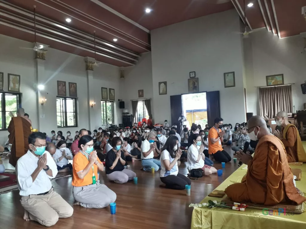 Rayakan Waisak, Wihara Siddharta Dipadati Ratusan Umat Buddha - GenPI.co NTB