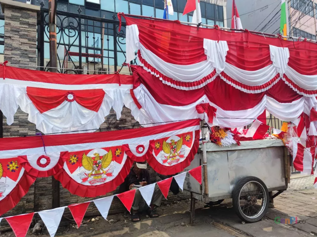 Penjual Bendera Merah Putih Raup Keuntungan Rp 800 Ribu per Hari - GenPI.co JATIM