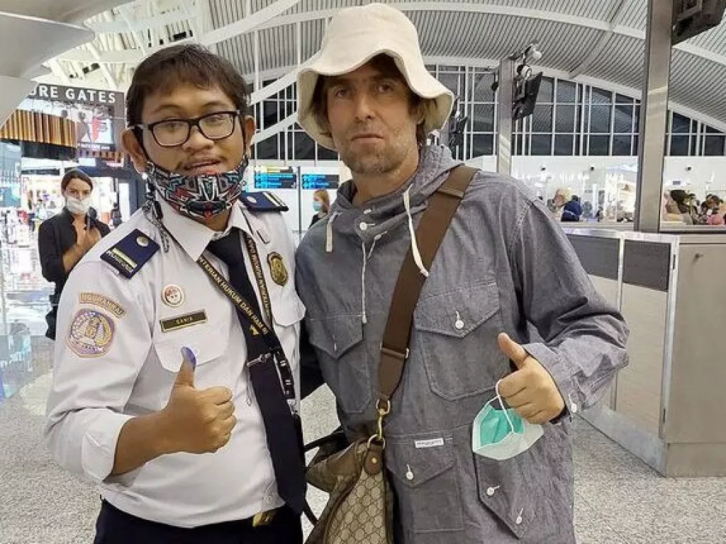Viral! Kisah Unik Petugas Bandara dan Liam Gallagher di Bali - GenPI.co JABAR