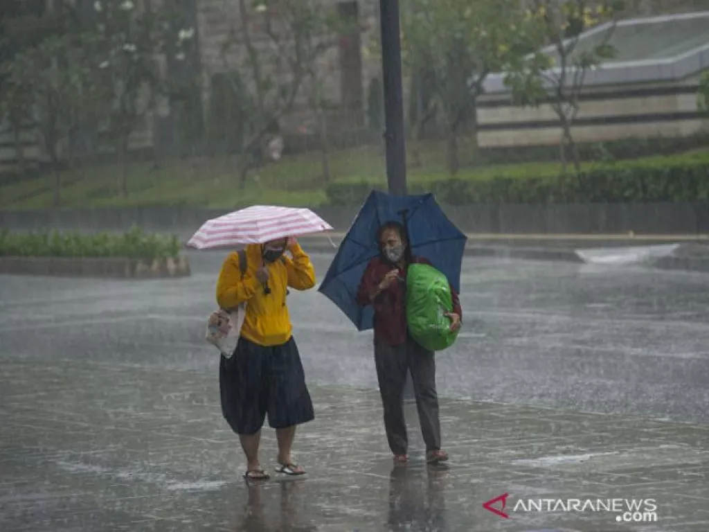 BMKG: Waspada Hujan Lebat Disertai Petir pada Siang Hari - GenPI.co BALI