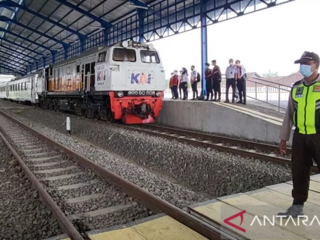 Jadwal, Kelas, dan Harga Tiket Kereta Api Bandung - Yogyakarta - GenPI.co JATIM