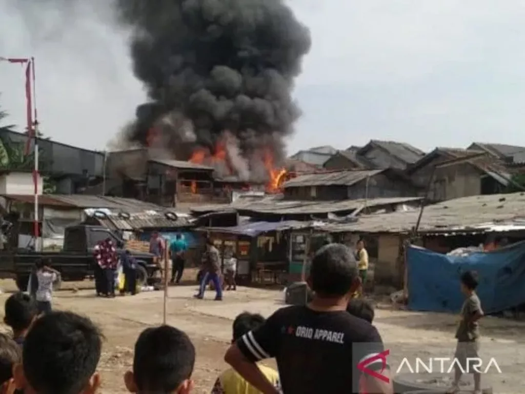 Kebakaran Terjadi Di Kawasan Padat Penduduk Pasir Koja, Bandung - GenPI.co JOGJA