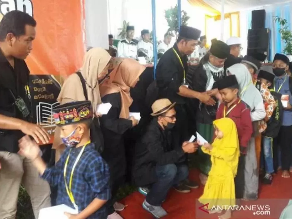Temanggung Berhijrah Santuni 300 Yatim Piatu & Bersihkan Masjid - GenPI.co