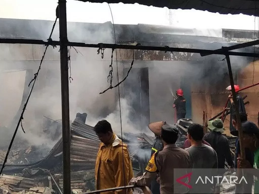 4 Kios Pasar Kelet Jepara Terbakar, Korban Jiwa Nihil - GenPI.co