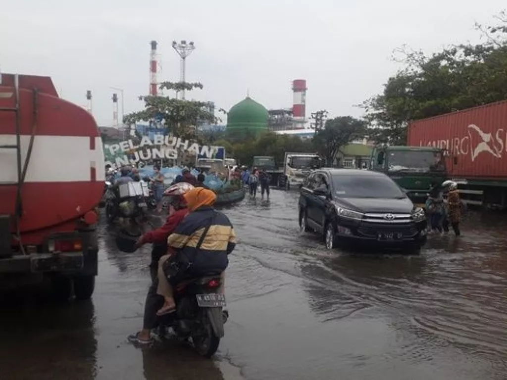 Waduh! Pelabuhan Tanjung Emas Semarang Tergenang Banjir - GenPI.co NTB