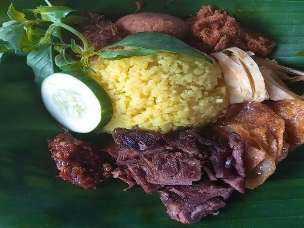Gurihnya Nasi Kuning Muna Cung Pasar Pathuk Yogyakarta, Coba Deh - GenPI.co JATIM