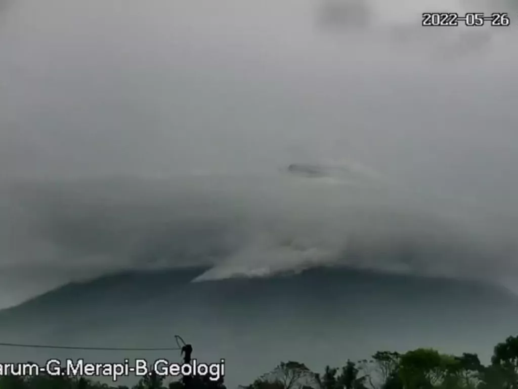Gunung Merapi Muntahkan 3 Kali Awan Panas, Jarak 2 Kilometer - GenPI.co KEPRI