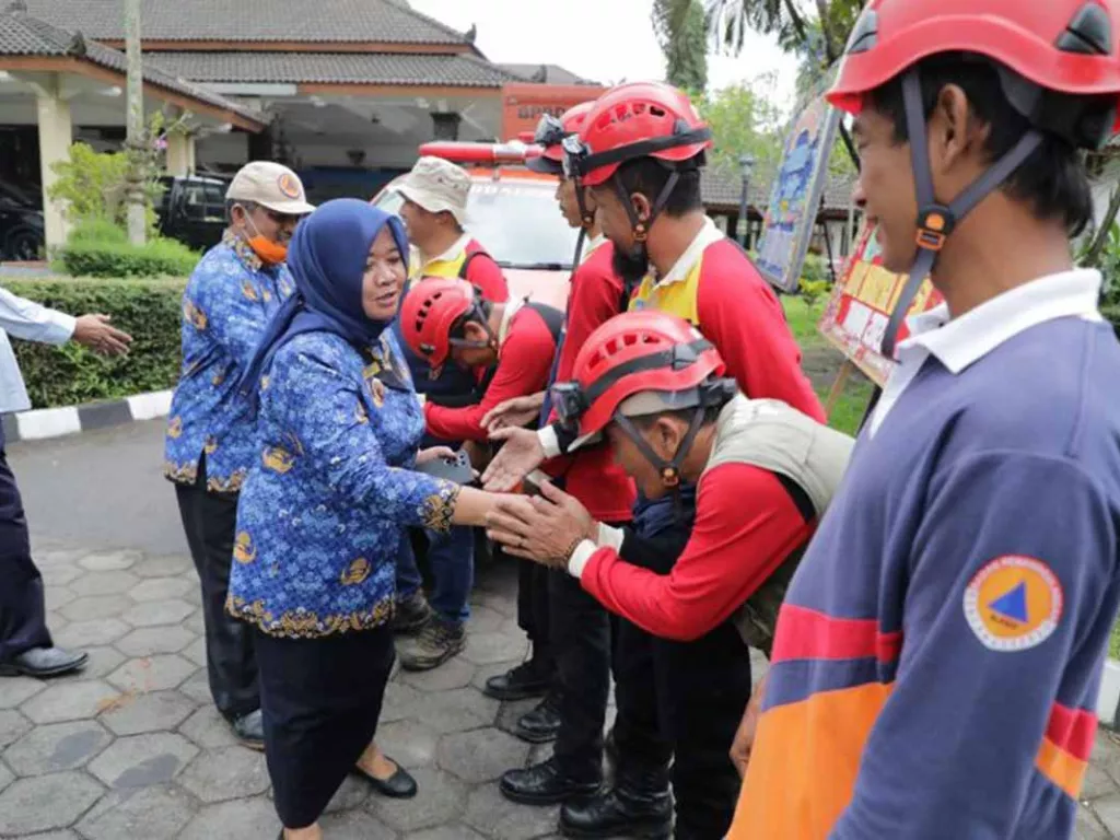 Gempa Cianjur, Sleman Kirim Bantuan Tenda Pengungsian - GenPI.co RIAU