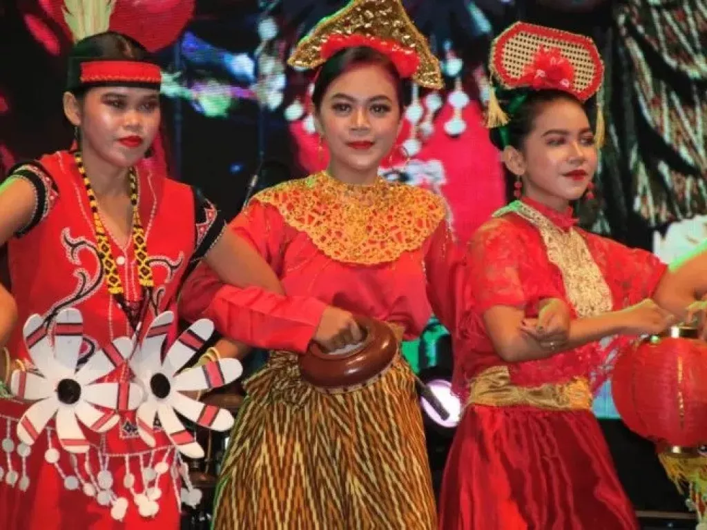 Festival Nusantara Gemilang Dimeriahkan Lomba Sumpit hingga Sape - GenPI.co JATIM