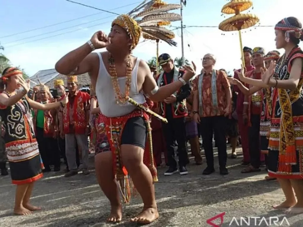 Festival Danau Sentarum Dibuka dengan Tarian Manyialo Dayak Tamambaloh - GenPI.co RIAU