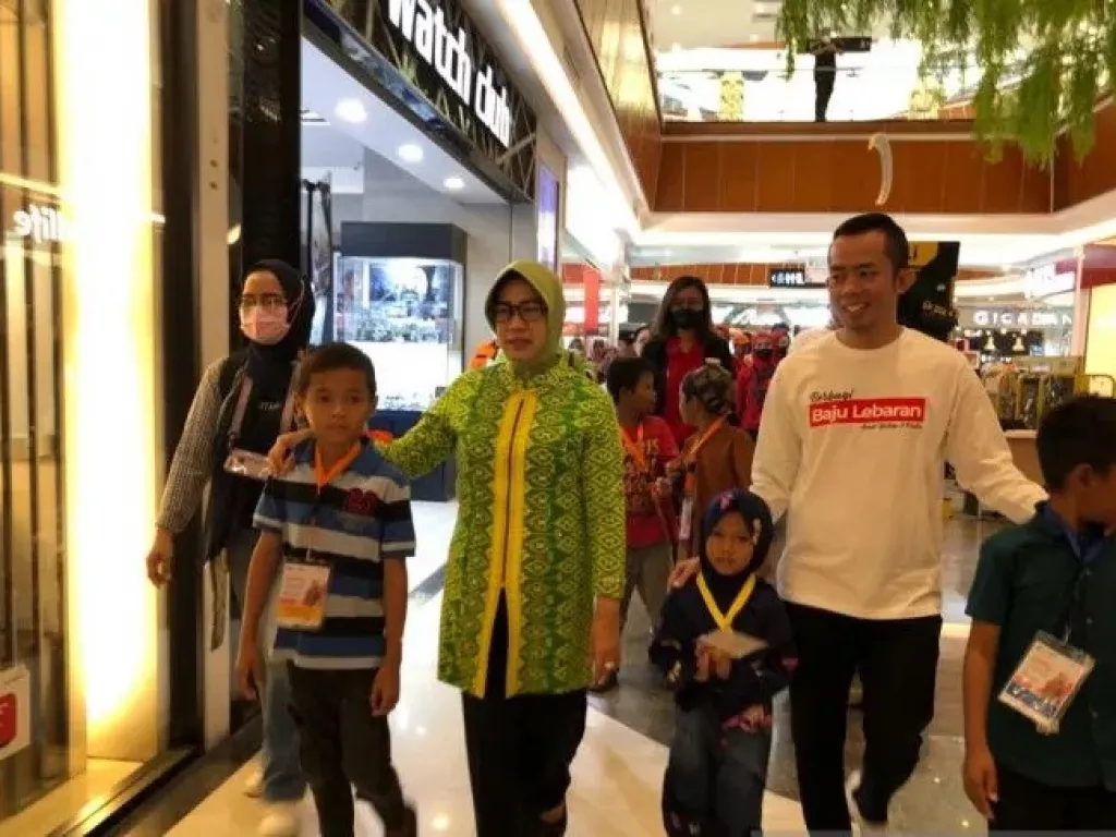 Gandeng Rumah Zakat, Lismaryani Ajak Anak Yatim Piatu Belanja Baju Lebaran - GenPI.co SULSEL