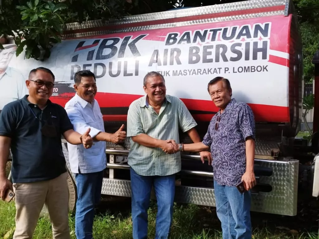 Ringankan beban Warga, HBK Peduli Konsisten Bagikan Air Bersih - GenPI.co NTB