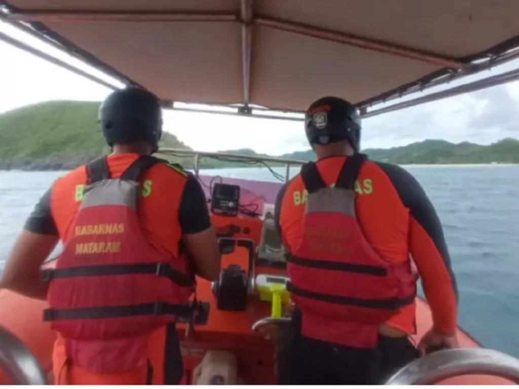 Tim SAR Evakuasi Korban Tenggelam di Pantai Mawun - GenPI.co SULTRA