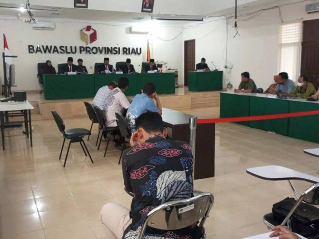 Langgar Aturan Verifikasi, Bawaslu Riau Jatuhkan Sanksi 3 KPU - GenPI.co RIAU