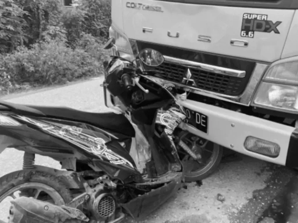 Kecelakaan Sepeda Motor vs Truk, Pelajar SMKN 4 Kendari Meninggal - GenPI.co BALI