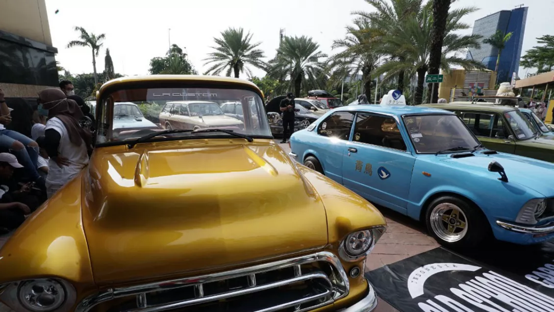 Mobil-Mobil Modifikasi Gebrak Mall Artha Gading Jakarta