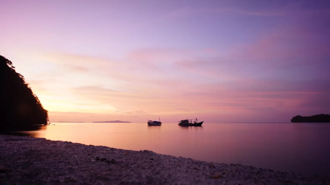 Senja di Pulau Banda Besar 