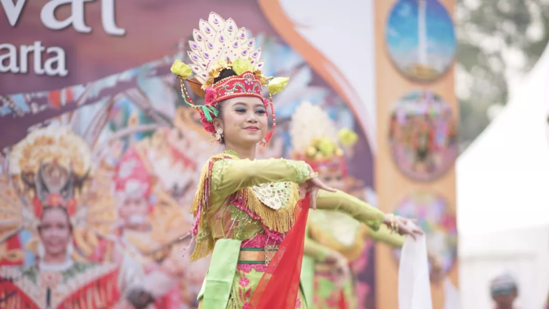Para penari menampilkan tarian, mulai dari Kipas Koneng, Tarian Lenggang Nyai dan lain-lain. (Foto: Rizal Kris)