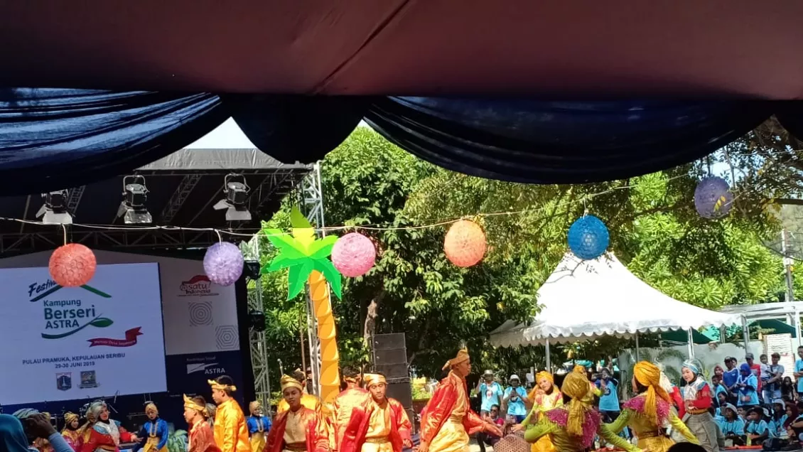 Acara Festival Kampung Berseri PT Astra Internasional Tbk ini diramaikan dengan kegiatan bersih-bersih Pulau Pramuka, Lomba Kapal Hias dan Konservasi Tanaman Mangrove. Malam harinya penyanyi Budi Doremi hibur para pengunjung.