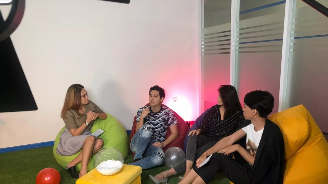 Selain melakukan office tour, mereka juga di melakukan talk show mengenai seputar film Rewrite yang dipandu oleh Tika dan Hafidz selaku tim dari genpi.co. 