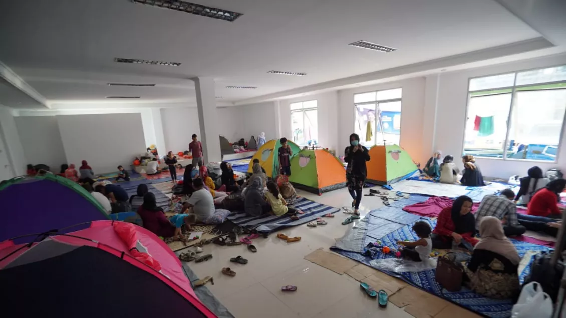 Suasana di area bekas gedung Kodim yang di jadikan tempat pengungsian para pencari suaka.