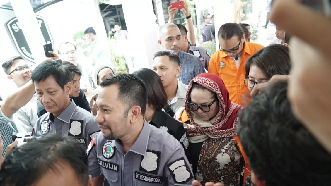 Nunung di tangkap pada Jumat 19 Juli di kediamannya di daerah Tebet, Jakarta Selatan.