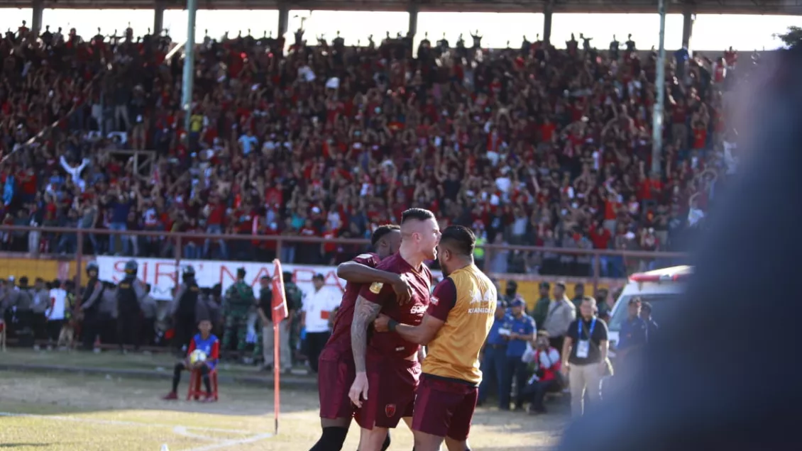 PSM Makassar pun berhasil meraih Piala Presiden 2019 dengan skor agregat antara PSM Makassar vs Persija Jakarta 2-1.