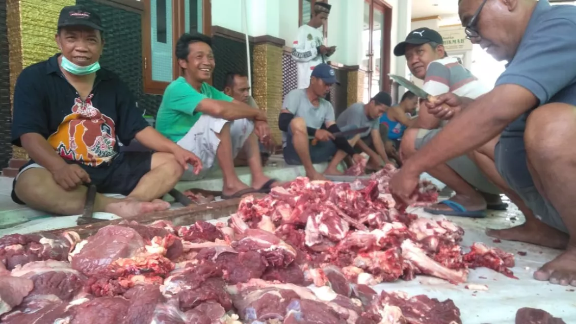 Pemotongan hewan qurban di salah satu daerah di Tangerang, Banten.