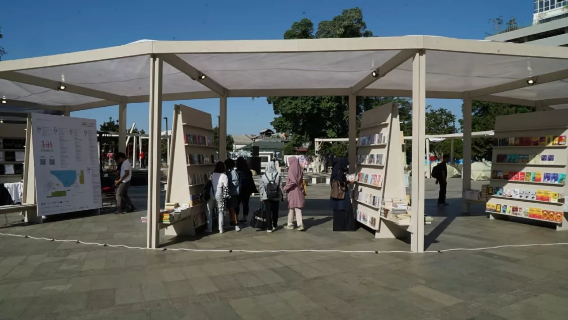 Banyak buku dari berbagai negara di jual di acara JILF ini.