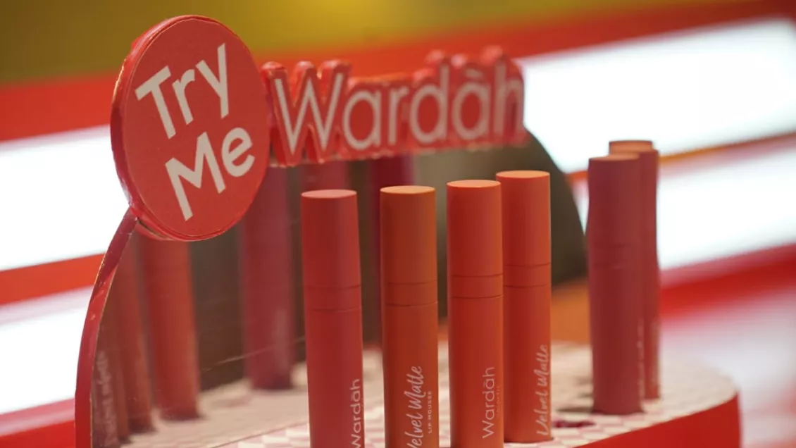 Varian produk lipstik terbaru dari Wardah yaitu Lip Mousse dengan 8 variasi warna