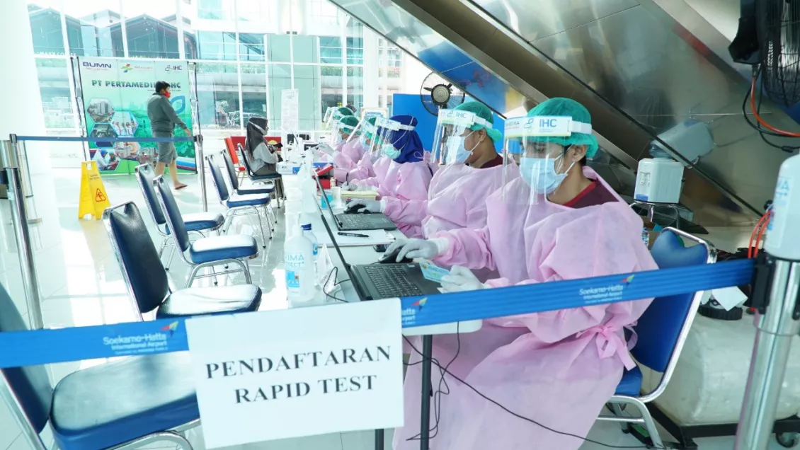 Rapid Test Di Bandara Soekarno Hatta. Foto: Sapta/GenPI.co