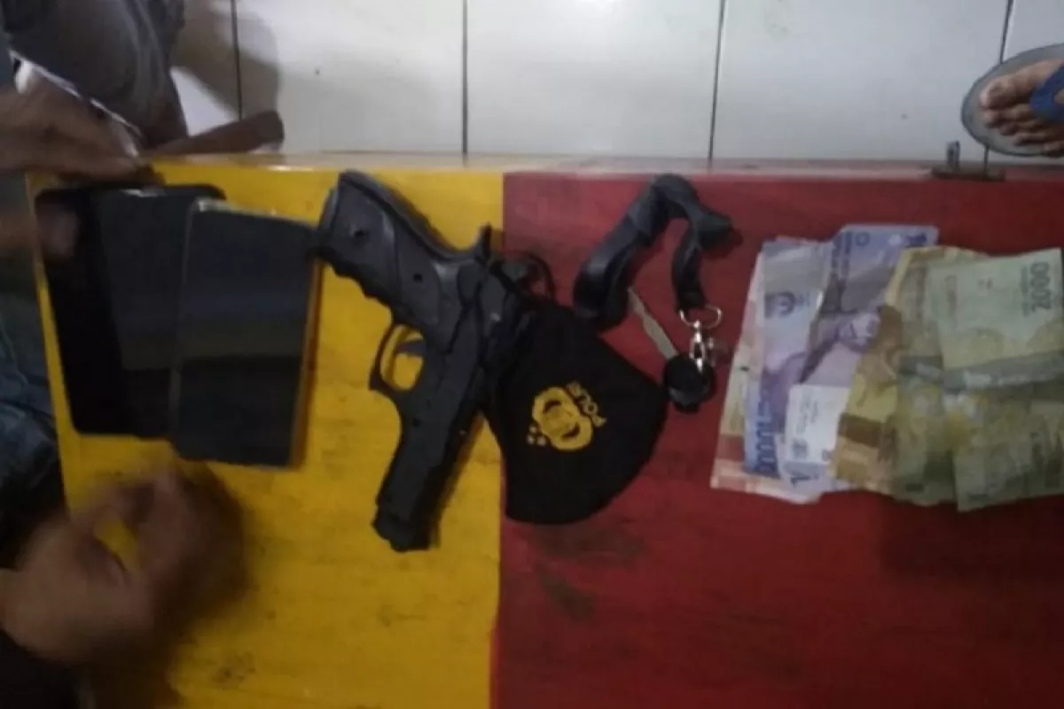 Bermodal Masker Dan Pistol Mainan Polisi Gadungan Diamankan Genpi Co Jatim